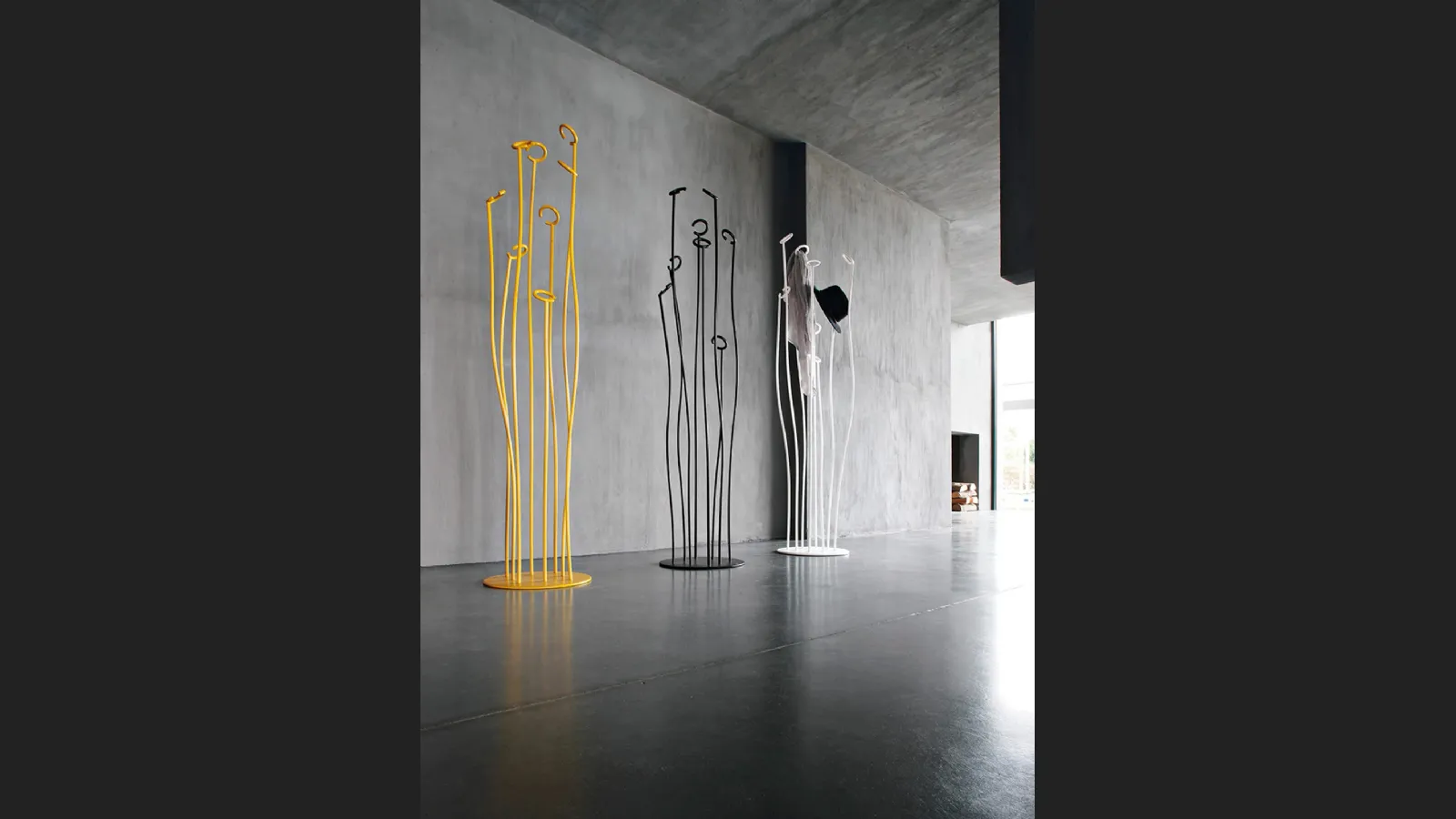 Appendiabiti di design Alga in metallo laccato di Tonin Casa