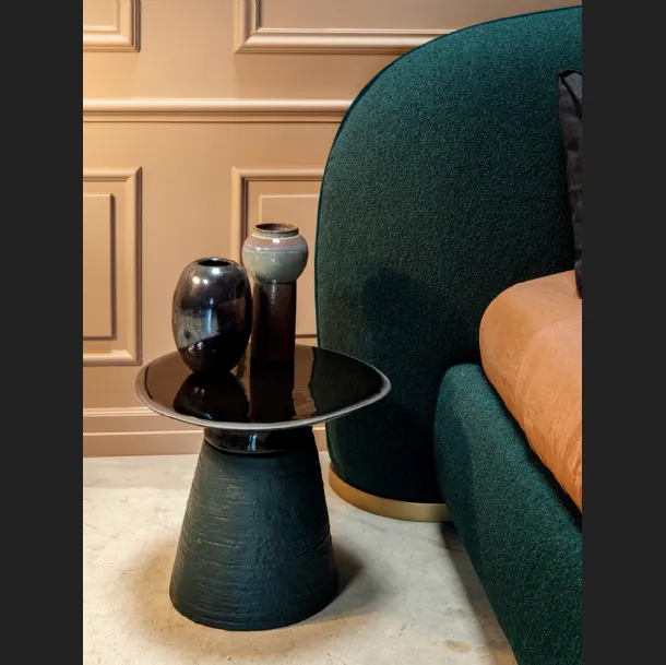 Tavolino rotondo Baobab realizzato in ceramica di Tonin Casa