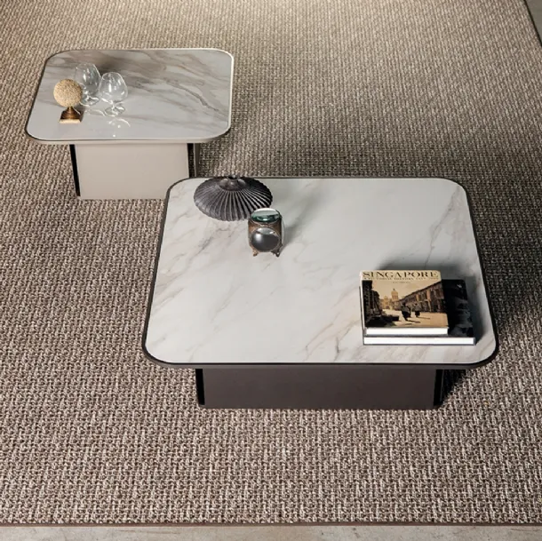 Tavolino moderno Bloom con top in gres porcellanato e base in metallo di Tonin Casa