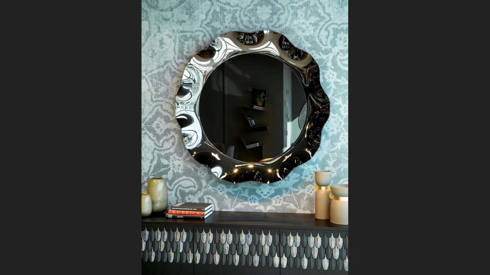 Specchio di design Dorian con cornice in vetro curvo di Tonin Casa