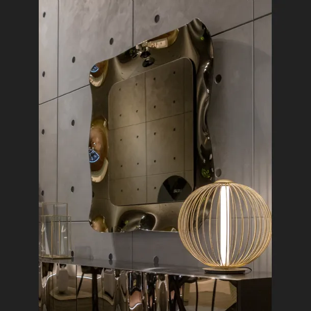 Specchio di design Dorian con cornice in vetro curvo di Tonin Casa