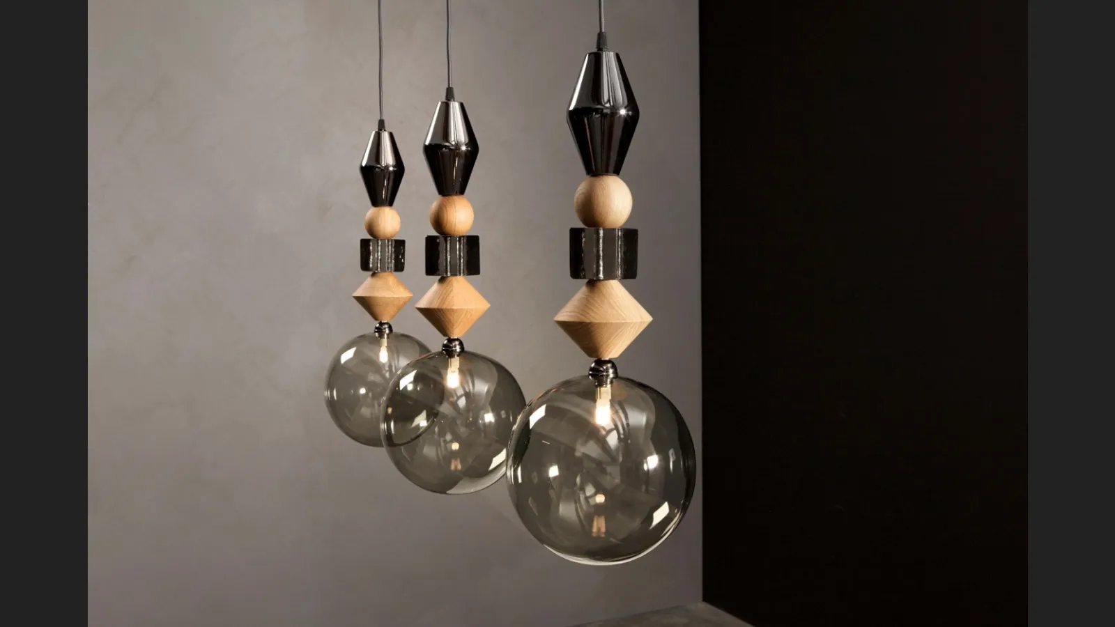 Lampada a sospensione Pandora Light in legno e vetro di Tonin Casa