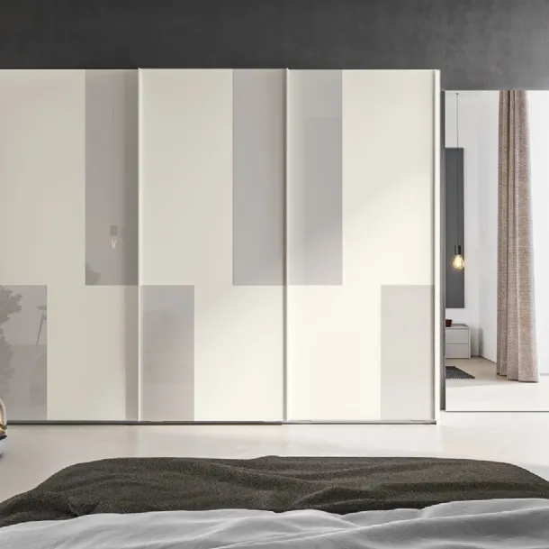 Armadio Scorrevole Logic ZN20 finitura Perla con inserti in retrolaccato metacrilato Nuvola di Marka Total Living