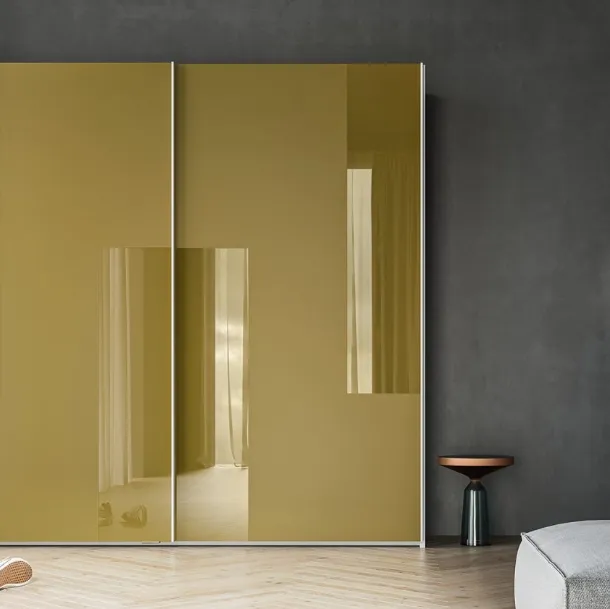 Armadio Scorrevole Logic ZN23 laccato opaco Verde Senape con fasce retrolaccate in metacrilato Verde Senape di Marka Total Living