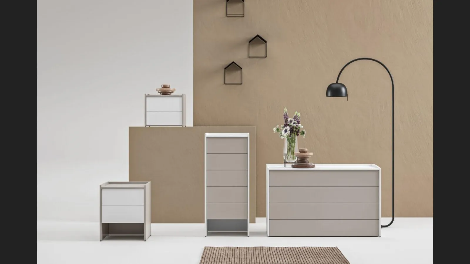 Gruppo Notte moderno Linear di Marka Total Living
