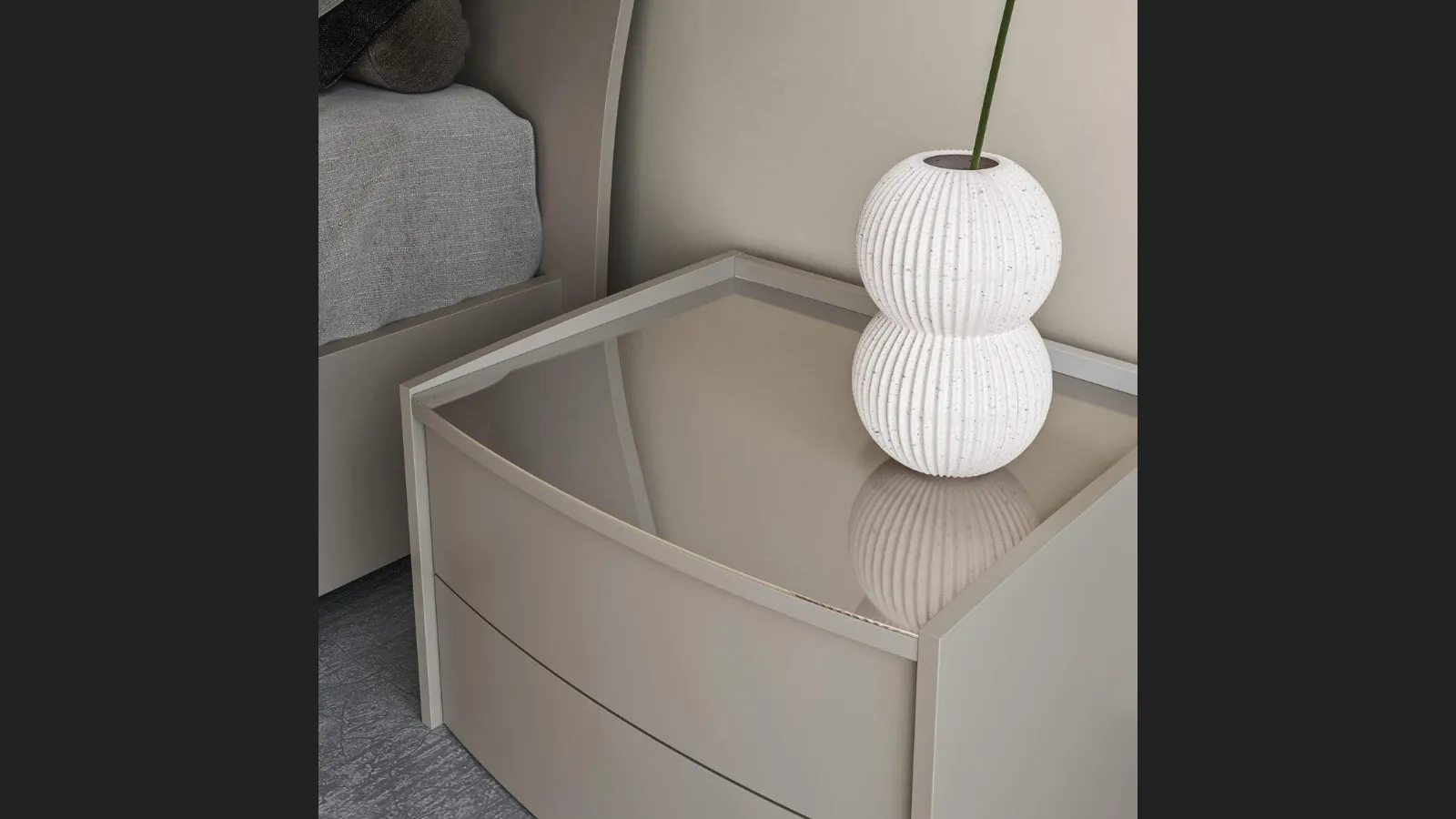 Comodino Shape di Marka Total Living