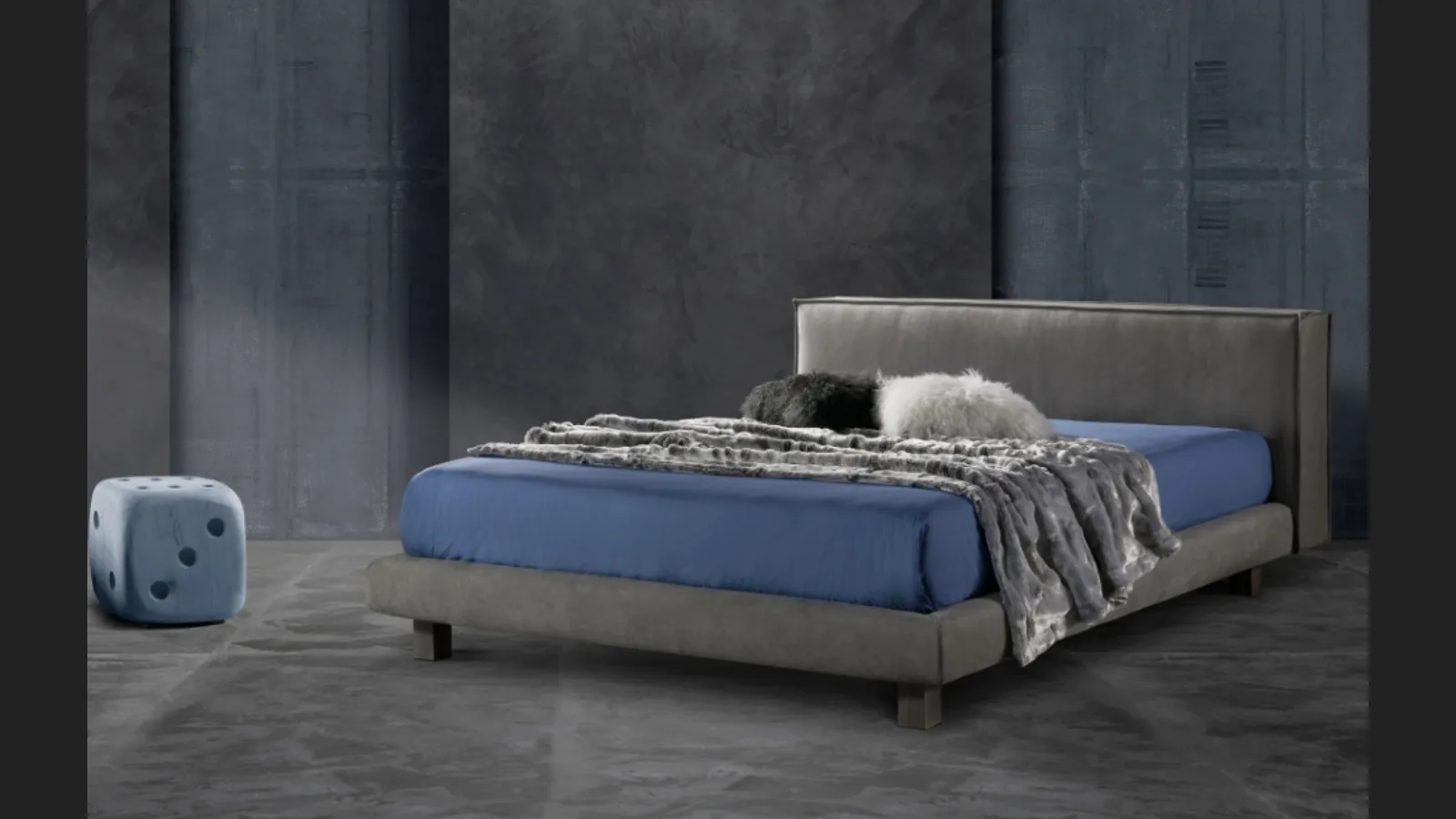Letto con testiera e giroletto imbottiti dalle linee moderne Sullivan di ExcòLetto con testiera e giroletto imbottiti dalle linee moderne Sullivan di Excò
