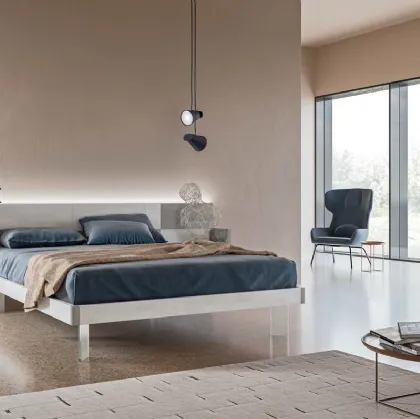 Letto con testiera Puzzle GL01 finitura Calce Bianca e Grigia con piedi in plexiglass di Marka Total Living