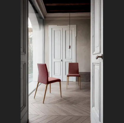 Sedia Aragona con rivestimento in tessuto di Tonin Casa