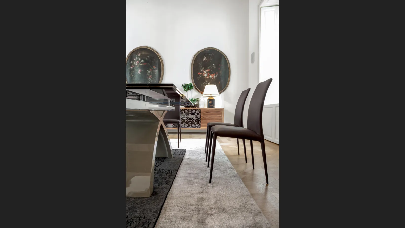 Sedia Charm rivestita in pelle di Tonin Casa