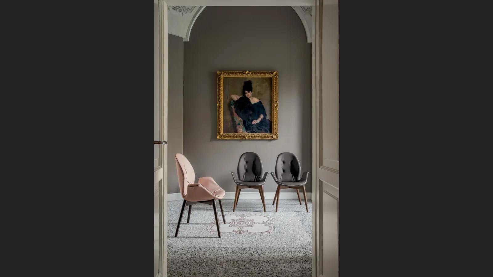 Sedia Sorrento con seduta rivestita in pelle di Tonin Casa