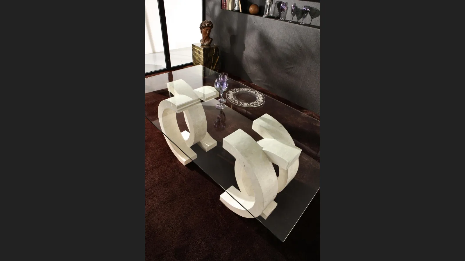 Tavolo con base scultorea Olimpia di Stones