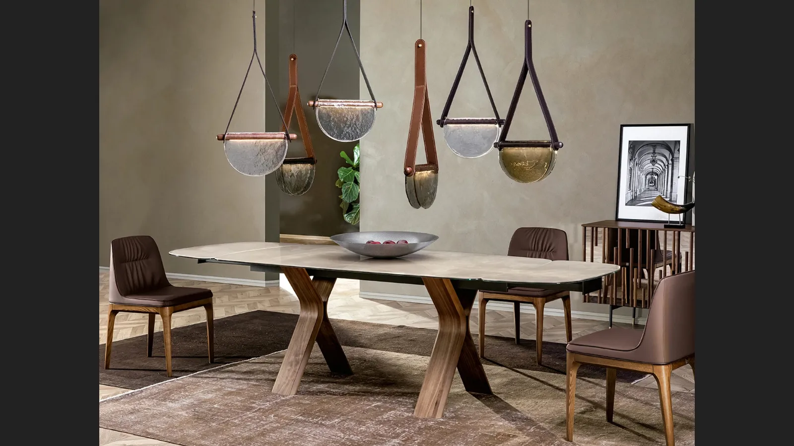 Tavolo Still con struttura in legno e top in ceramica di Tonin Casa
