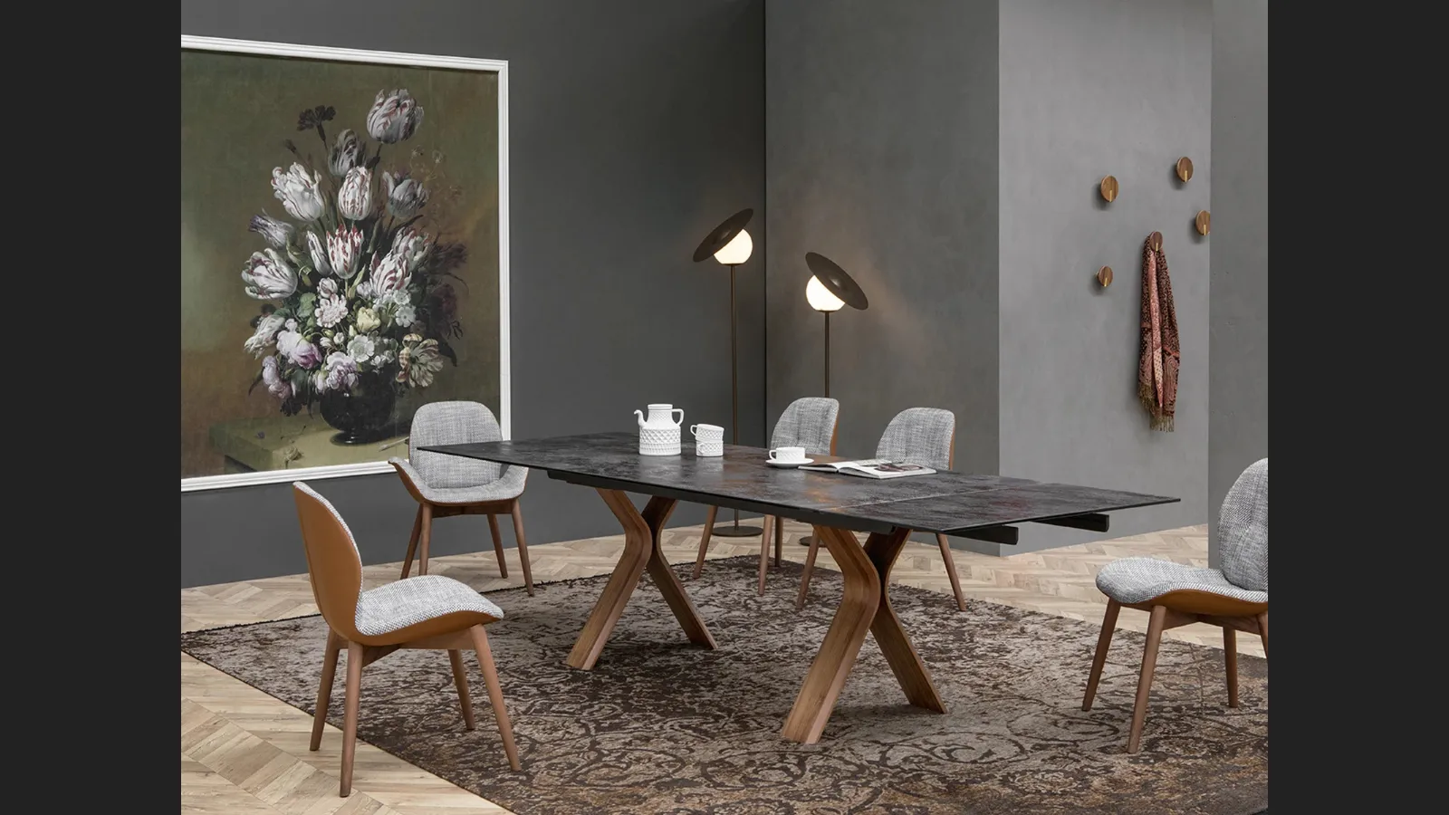 Tavolo Still con struttura in legno e top in ceramica di Tonin Casa