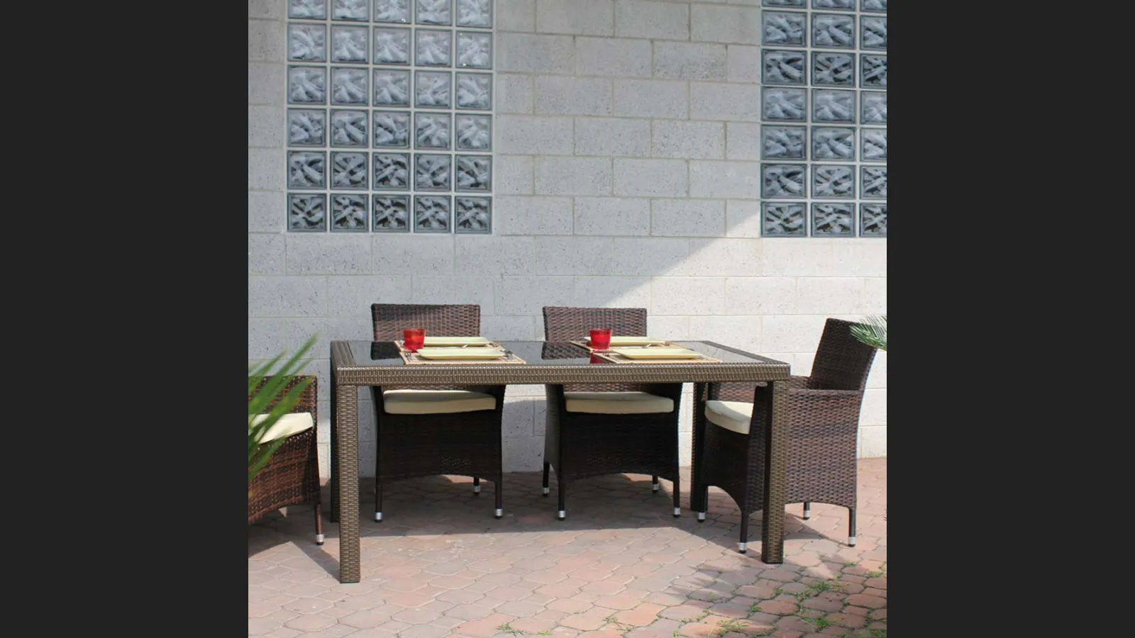 Tavolo Wicker Table in vetro con struttura in alluminio rivestita in fibra di polipropilene intrecciata a mano di La Seggiola